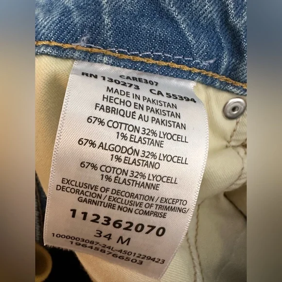 Lee women’s Floral Embroidered Blue Jeans. Size 34 - Picture 15 of 16